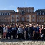 Die Gruppe am 3. Oktober vor dem Mannheimer Schloss